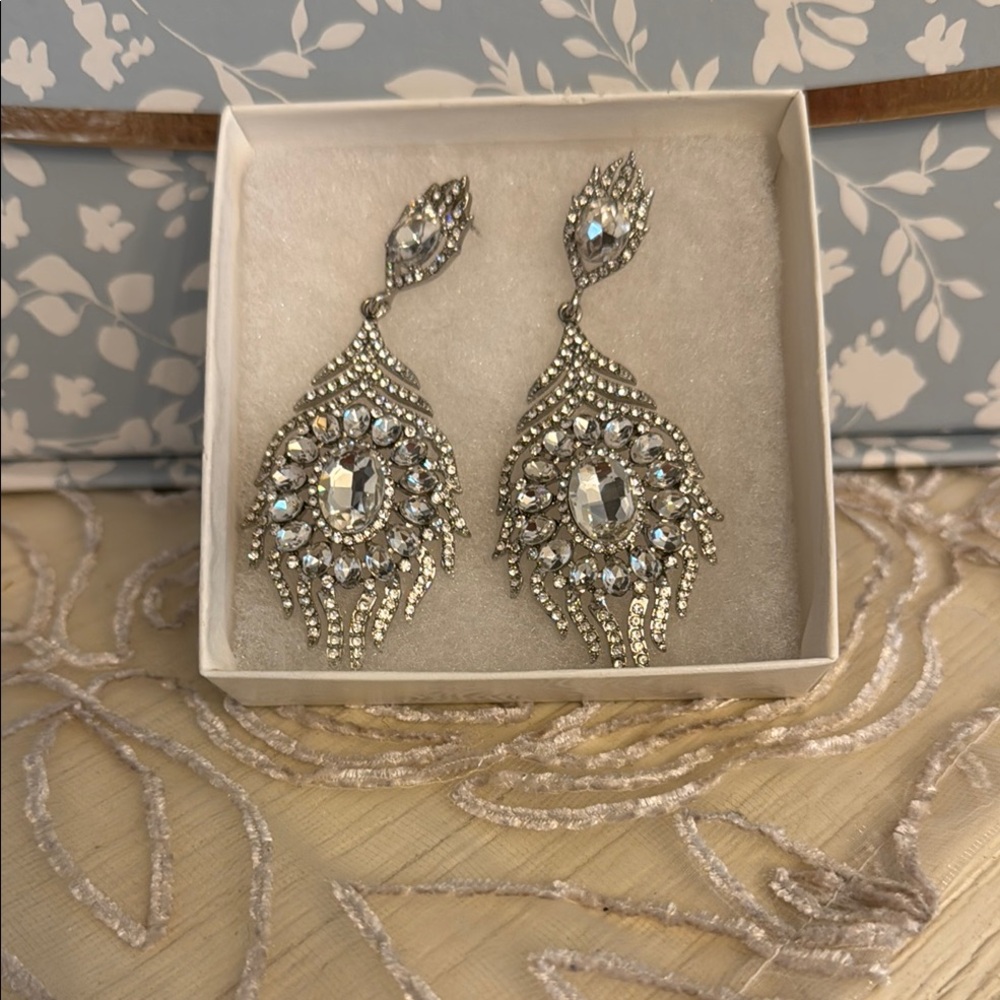 Elegant Silver Crystal Drop Earrings 
Perfect for wedding or prom